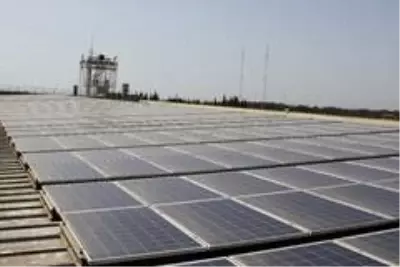Enerjisini güneşten alan dev fabrika, yıllık 500 bin TL'lik tasarruf sağlıyor Enerjisini güneşten alan dev fabrika, yıllık 500 bin TL'lik tasarruf sağlıyor