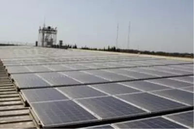 Enerjisini güneşten alan dev fabrika, yıllık 500 bin TL'lik tasarruf sağlıyor Enerjisini güneşten alan dev fabrika, yıllık 500 bin TL'lik tasarruf sağlıyor