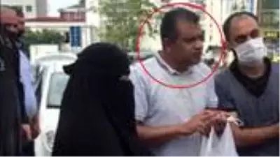 Esenyurt'ta kadını zorla taksiye bindirmeye çalışan Suriyeliye çevredekiler engel oldu Esenyurt'ta kadını zorla taksiye bindirmeye çalışan Suriyeliye çevredekiler engel oldu