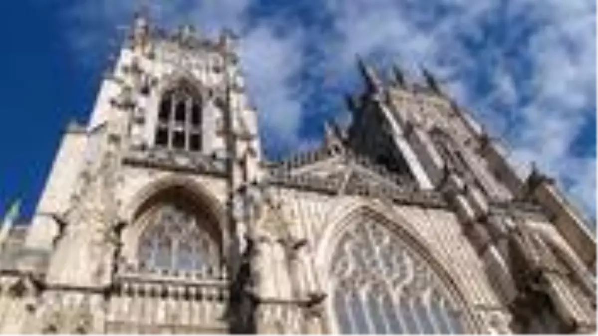 İngiltere Kilisesi, 'çocuk istismarcısı' çalışanlarını affederek tekrar işe aldı