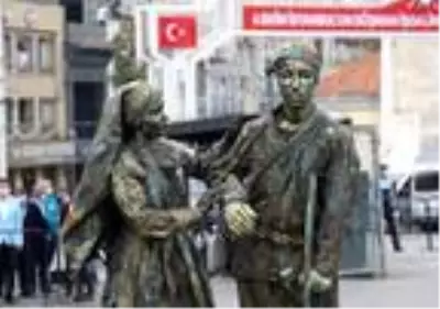 - Taksim'de İstanbul'un Kurtuluşu'nun 96. Yıldönümü için tören - Taksim'de İstanbul'un Kurtuluşu'nun 96. Yıldönümü için tören