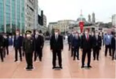 - Taksim'de İstanbul'un Kurtuluşu'nun 96. Yıldönümü için tören - Taksim'de İstanbul'un Kurtuluşu'nun 96. Yıldönümü için tören
