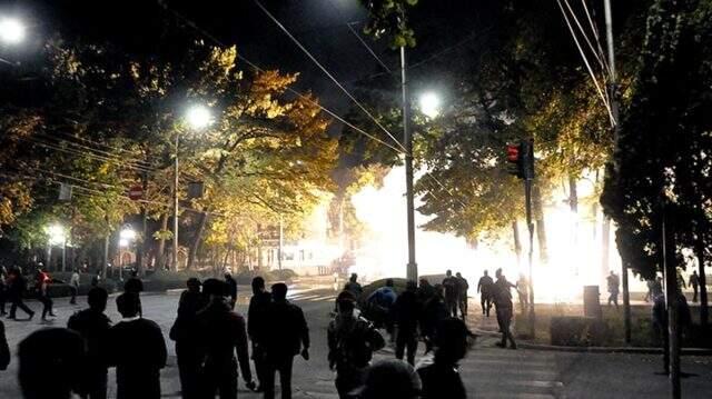 Kırgızistan'da olaylı gece! Eski cumhurbaşkanı Atambayev hapisten kaçırıldı, Cumhurbaşkanlığı Sarayı işgal edildi
