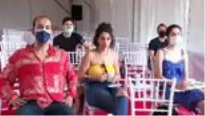 'Koku' filminin yönetmeni Çetin: 'Film çekimlerinin yapıldığı yere bir tır dolusu nergis getirdik' 'Koku' filminin yönetmeni Çetin: 'Film çekimlerinin yapıldığı yere bir tır dolusu nergis getirdik'