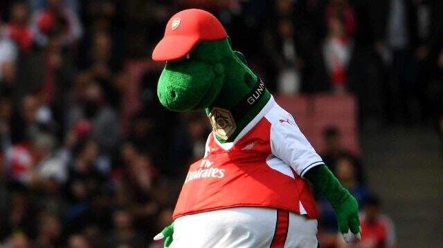 Mesut Özil, Arsenal'in maskotunun işten kovulmaması için maaşını ödemeyi önerdi