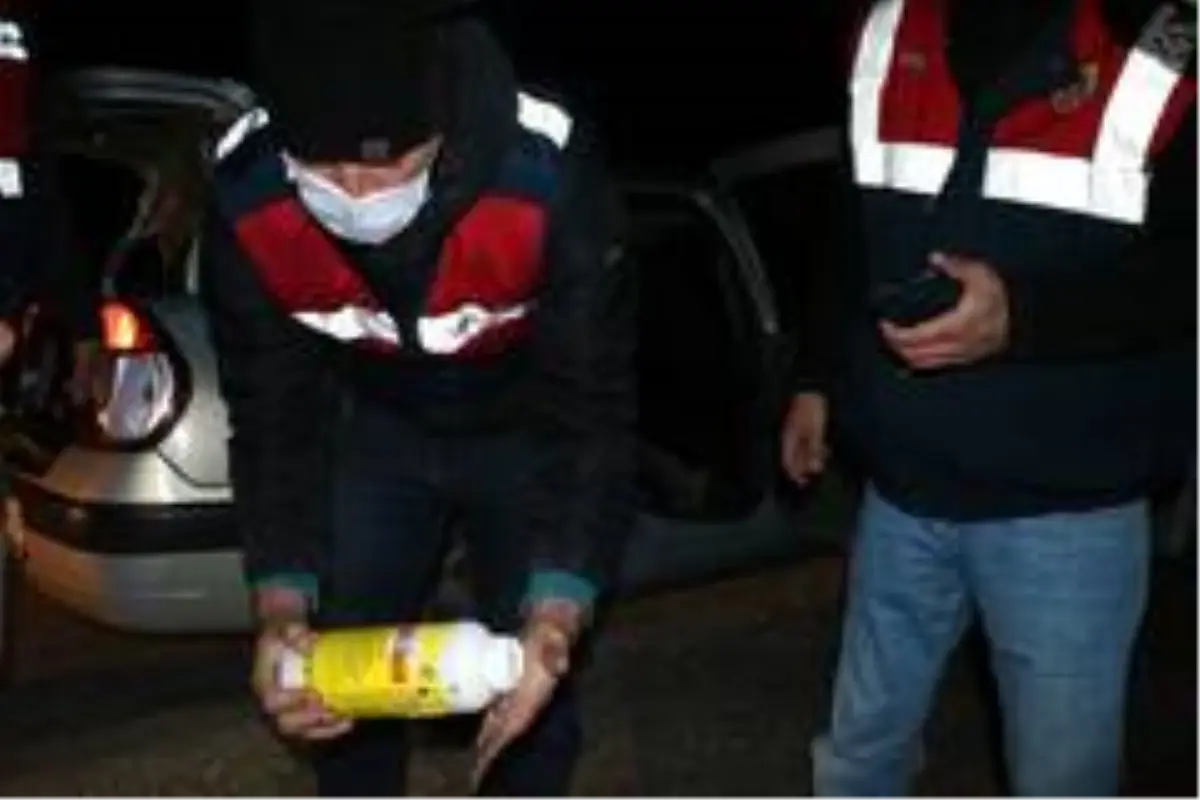 Osmanlı ve Bizans dönemine ait sikkeleri ilaç kutusunda kaçırırken yakalandılar