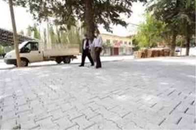 Pamukkale Belediyesinin parke taşı döşeme çalışmaları devam ediyor Pamukkale Belediyesinin parke taşı döşeme çalışmaları devam ediyor