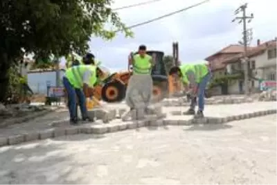 Pamukkale Belediyesinin parke taşı döşeme çalışmaları devam ediyor Pamukkale Belediyesinin parke taşı döşeme çalışmaları devam ediyor