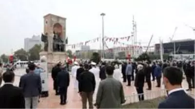 - Taksim'de İstanbul'un Kurtuluşu'nun 96. Yıldönümü için tören - Taksim'de İstanbul'un Kurtuluşu'nun 96. Yıldönümü için tören
