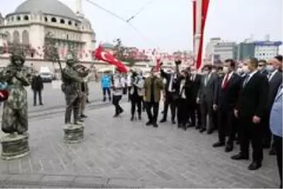 - Taksim'de İstanbul'un Kurtuluşu'nun 96. Yıldönümü için tören - Taksim'de İstanbul'un Kurtuluşu'nun 96. Yıldönümü için tören