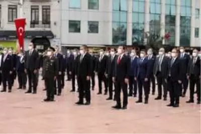 - Taksim'de İstanbul'un Kurtuluşu'nun 96. Yıldönümü için tören - Taksim'de İstanbul'un Kurtuluşu'nun 96. Yıldönümü için tören