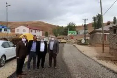 Taşlıyurt ve Yeniköy'ün yolları asfaltlanıyor Taşlıyurt ve Yeniköy'ün yolları asfaltlanıyor