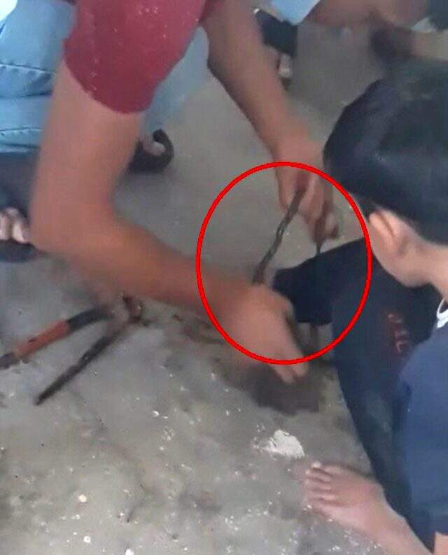 Yangında 11 yaşındaki çocuk zincirlenmiş halde bulundu, babasının yaptığı ortaya çıktı