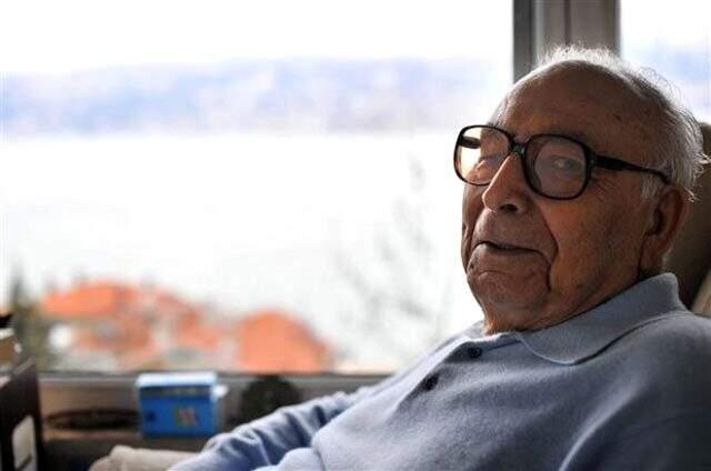 Yaşar Kemal'in hayatı ve biyografisi | Yaşar Kemal sözleri, eserleri nelerdir? Yaşar Kemal'in hayatı ve biyografisi | Yaşar Kemal sözleri, eserleri nelerdir?