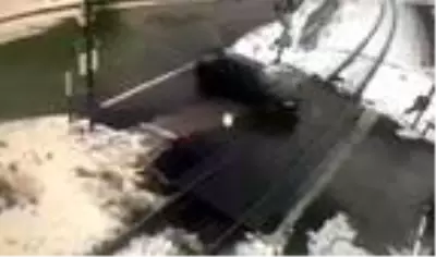 Bariyeri kırdıktan 1 dakika sonra tren geldi, cezası ağır oldu Bariyeri kırdıktan 1 dakika sonra tren geldi, cezası ağır oldu