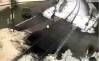 Bariyeri kırdıktan 1 dakika sonra tren geldi, cezası ağır oldu Bariyeri kırdıktan 1 dakika sonra tren geldi, cezası ağır oldu