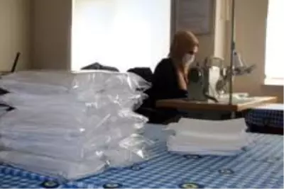 Bingöl Halk Eğitim Merkezi'nde 50 bin maske üretilip dağıtıldı Bingöl Halk Eğitim Merkezi'nde 50 bin maske üretilip dağıtıldı