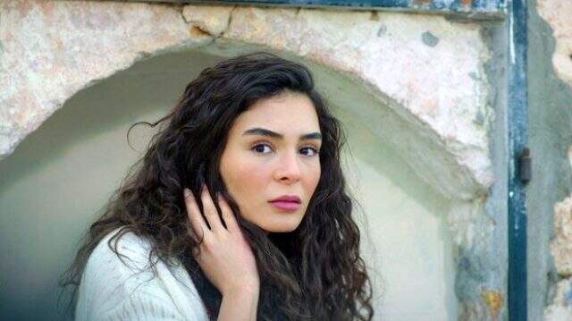 Ebru Şahin, Hercai'deki başarılı performansıyla dünya listesine girdi Ebru Şahin, Hercai'deki başarılı performansıyla dünya listesine girdi