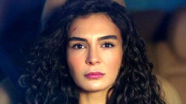 Ebru Şahin, Hercai'deki başarılı performansıyla dünya listesine girdi Ebru Şahin, Hercai'deki başarılı performansıyla dünya listesine girdi