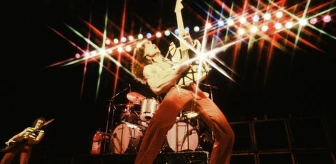 Eddie Van Halen: 'Rock'ın Mozart'ı' gitarist 65 yaşında hayatını kaybetti