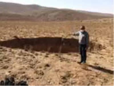 Hastane yanındaki sulama kanalına düşen otomobilde mahsur kalan kadını hasta yakını... Hastane yanındaki sulama kanalına düşen otomobilde mahsur kalan kadını hasta yakını...