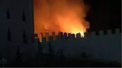 Son dakika haberi: Estergon Kalesi alev alev yandı Son dakika haberi: Estergon Kalesi alev alev yandı