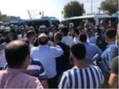 Harem'de eylem yapan minibüsçülere polis müdahalesi-1 Harem'de eylem yapan minibüsçülere polis müdahalesi-1
