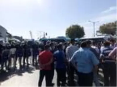 Harem'de eylem yapan minibüsçülere polis müdahalesi-1 Harem'de eylem yapan minibüsçülere polis müdahalesi-1