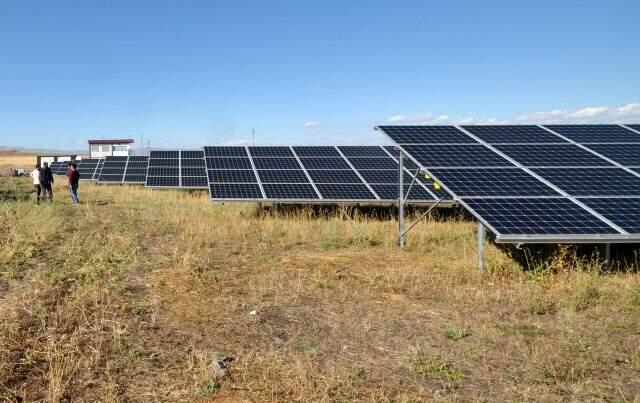 Kars'ta güneş enerjisi panelleriyle elektrik üretim tesisi kuran mühendis, 3 bin hanenin elektrik ihtiyacını karşılıyor Kars'ta güneş enerjisi panelleriyle elektrik üretim tesisi kuran mühendis, 3 bin hanenin elektrik ihtiyacını karşılıyor