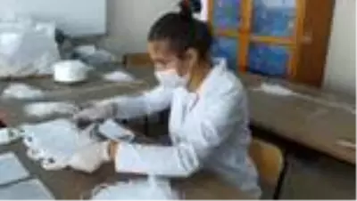 Keşan'da meslek lisesi öğrencileri maske üretimine devam ediyor Keşan'da meslek lisesi öğrencileri maske üretimine devam ediyor