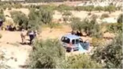 Kontrolden çıkan araç zeytinliğe girdi: 1 ölü Kontrolden çıkan araç zeytinliğe girdi: 1 ölü