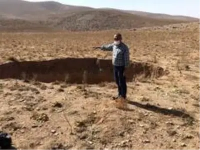 Konya'da 30 metre çapında 20 metre derinliğinde obruk oluştu Konya'da 30 metre çapında 20 metre derinliğinde obruk oluştu