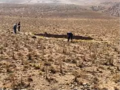 Konya'da 30 metre çapında 20 metre derinliğinde obruk oluştu Konya'da 30 metre çapında 20 metre derinliğinde obruk oluştu