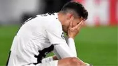Koronavirüs tedbirlerine uymayan Cristiano Ronaldo, savcılığa şikayet edildi Koronavirüs tedbirlerine uymayan Cristiano Ronaldo, savcılığa şikayet edildi