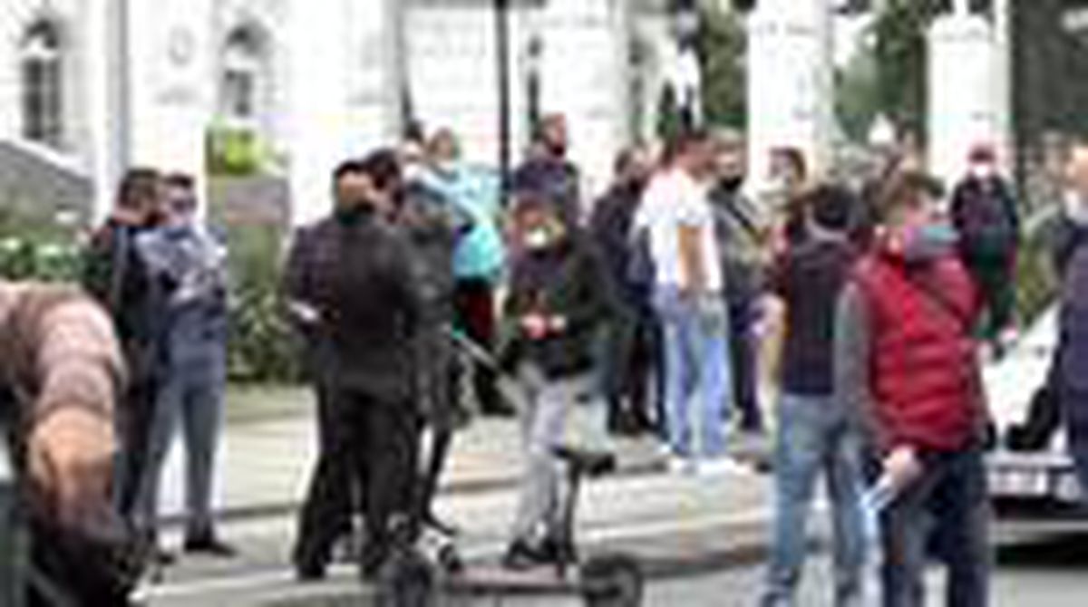 Kuzey Makedonya'da müzisyenler Kovid-19 tedbirlerini protesto etti