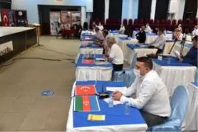 Milas'ta meclis üyelerine Azerbaycan ve Türk Bayrağı hediye edildi Milas'ta meclis üyelerine Azerbaycan ve Türk Bayrağı hediye edildi