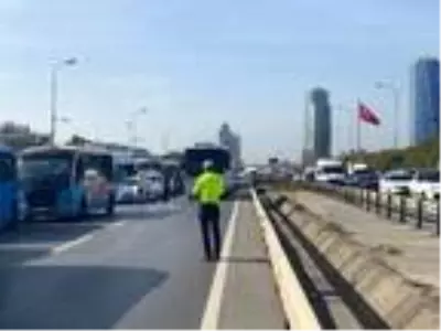 Minibüsçüler bu kez Kartal'da toplandı Minibüsçüler bu kez Kartal'da toplandı