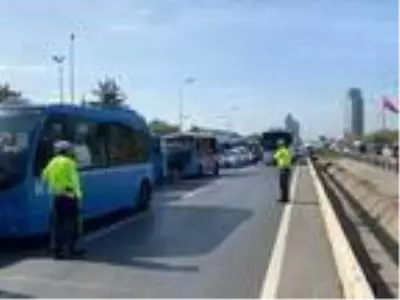 Minibüsçüler bu kez Kartal'da toplandı Minibüsçüler bu kez Kartal'da toplandı