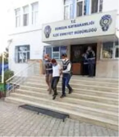 Sahte altın bozdurmak isterken suçüstü yakalandı