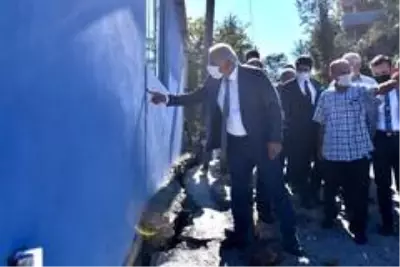 Vali Ustaoğlu ve Başkan Zorluoğlu Arsin ilçesinde toprak kaymalarının yaşandığı Çubuklu... Vali Ustaoğlu ve Başkan Zorluoğlu Arsin ilçesinde toprak kaymalarının yaşandığı Çubuklu...