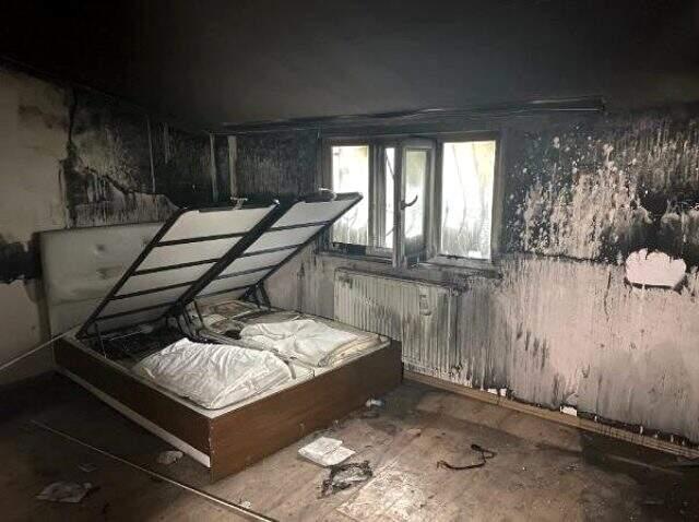 Yangından mahsur kalan aileyi mahalleli kurtardı