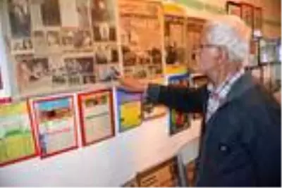 20 yıldır gazetelerdeki 'Erdoğan' haberlerinin kupürlerini biriktiriyor 20 yıldır gazetelerdeki 'Erdoğan' haberlerinin kupürlerini biriktiriyor
