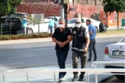 Alanya'da 70'lik dede evde sahte içki üretimi yaparken yakalandı Alanya'da 70'lik dede evde sahte içki üretimi yaparken yakalandı
