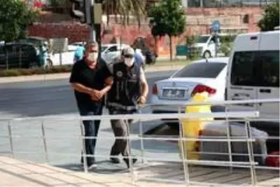 Alanya'da 70'lik dede evde sahte içki üretimi yaparken yakalandı Alanya'da 70'lik dede evde sahte içki üretimi yaparken yakalandı