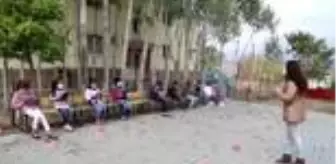 Gezici Araştırma: Başkale'de 'Gezgin EBA Destek Noktası' kırsaldaki öğrencilerle buluşuyor Gezici Araştırma: Başkale'de 'Gezgin EBA Destek Noktası' kırsaldaki öğrencilerle buluşuyor