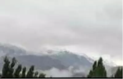 Başkale'nin yükseklerine kar yağdı