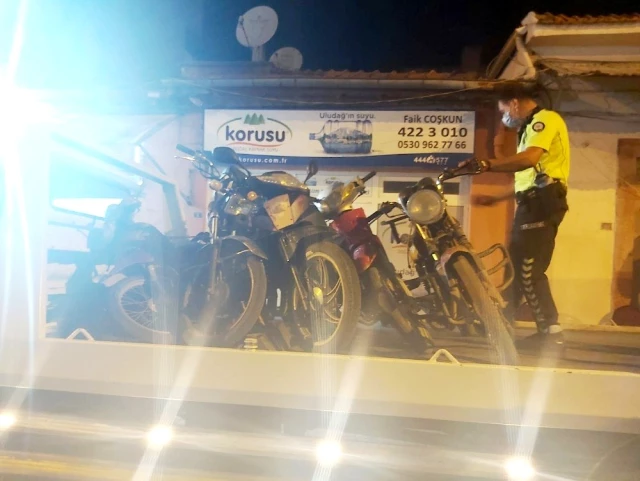 Burhaniye'de motosikletlere gece denetimi