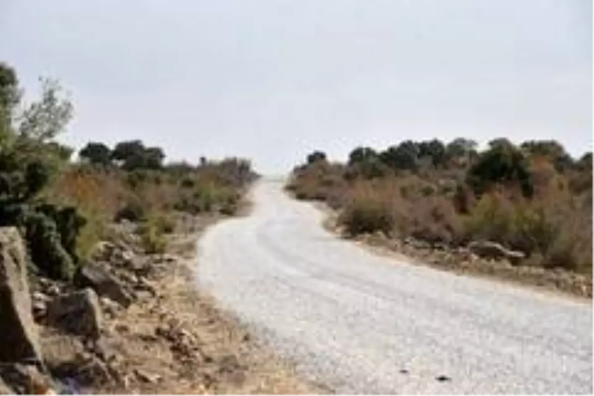 Demirci'de 2 yılda 200 kilometrelik yol asfaltla buluşturuldu