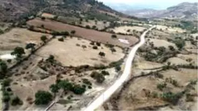 Demirci'de 2 yılda 200 kilometrelik yol asfaltla buluşturuldu