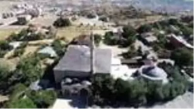 Ecdat yadigarı camilerden depremin izleri siliniyor Ecdat yadigarı camilerden depremin izleri siliniyor